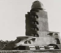 Einsteinturm vor 1927 mit fertigen Außenanlagen